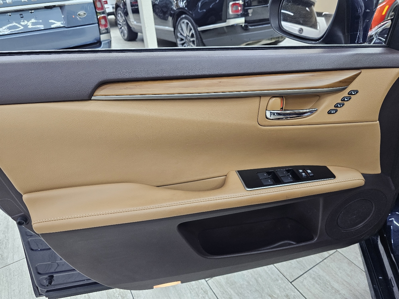 Lexus ES 300h Sedan 2016