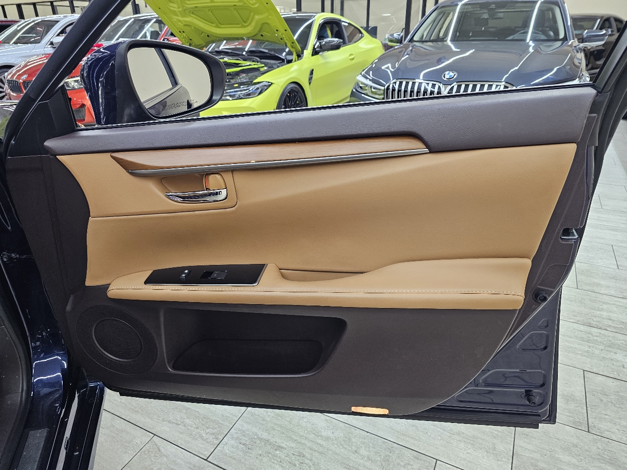 Lexus ES 300h Sedan 2016