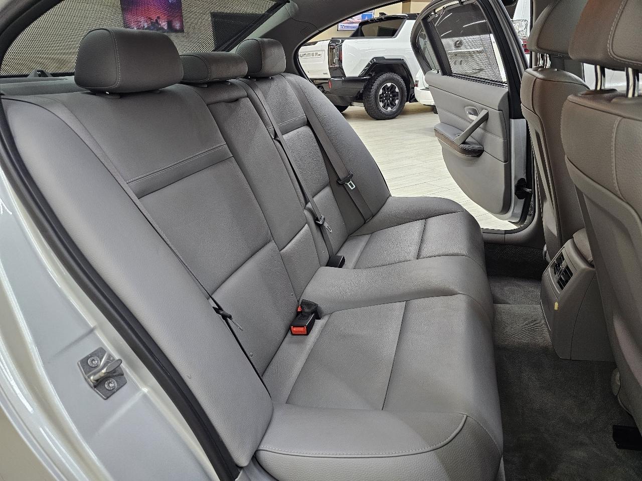 BMW 3-Series 335i 2011