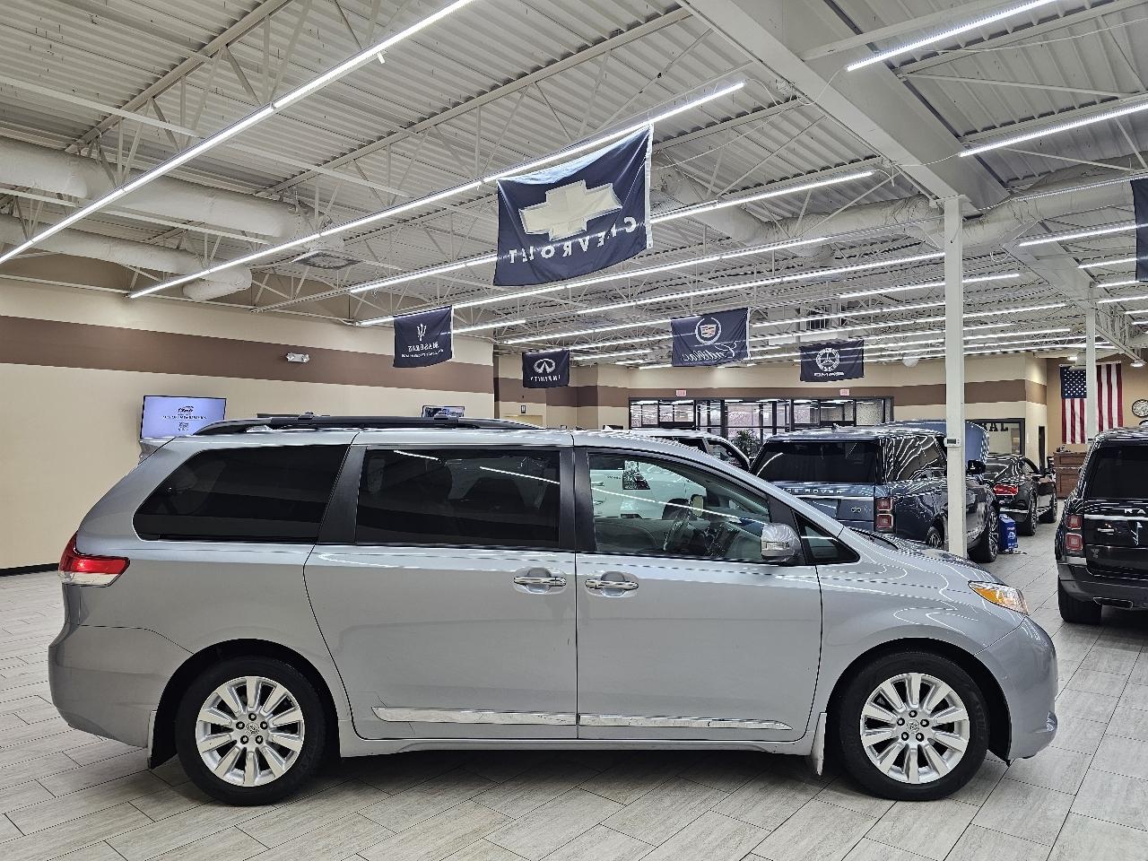 Toyota Sienna XLE FWD 8-Passenger V6 2014