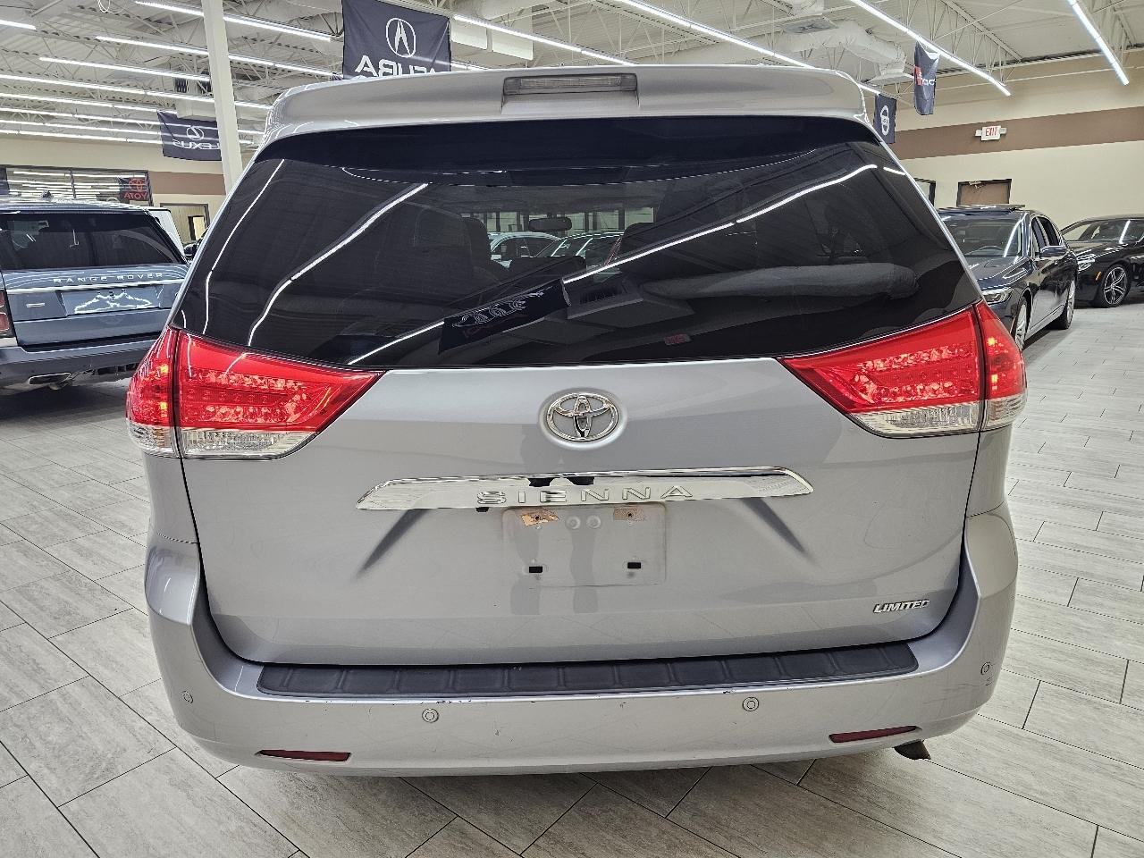 Toyota Sienna XLE FWD 8-Passenger V6 2014