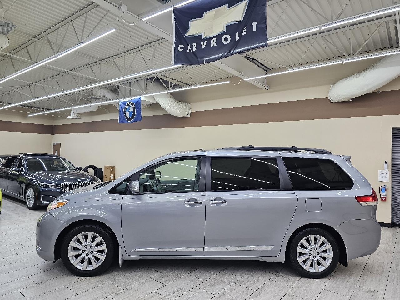 Toyota Sienna XLE FWD 8-Passenger V6 2014