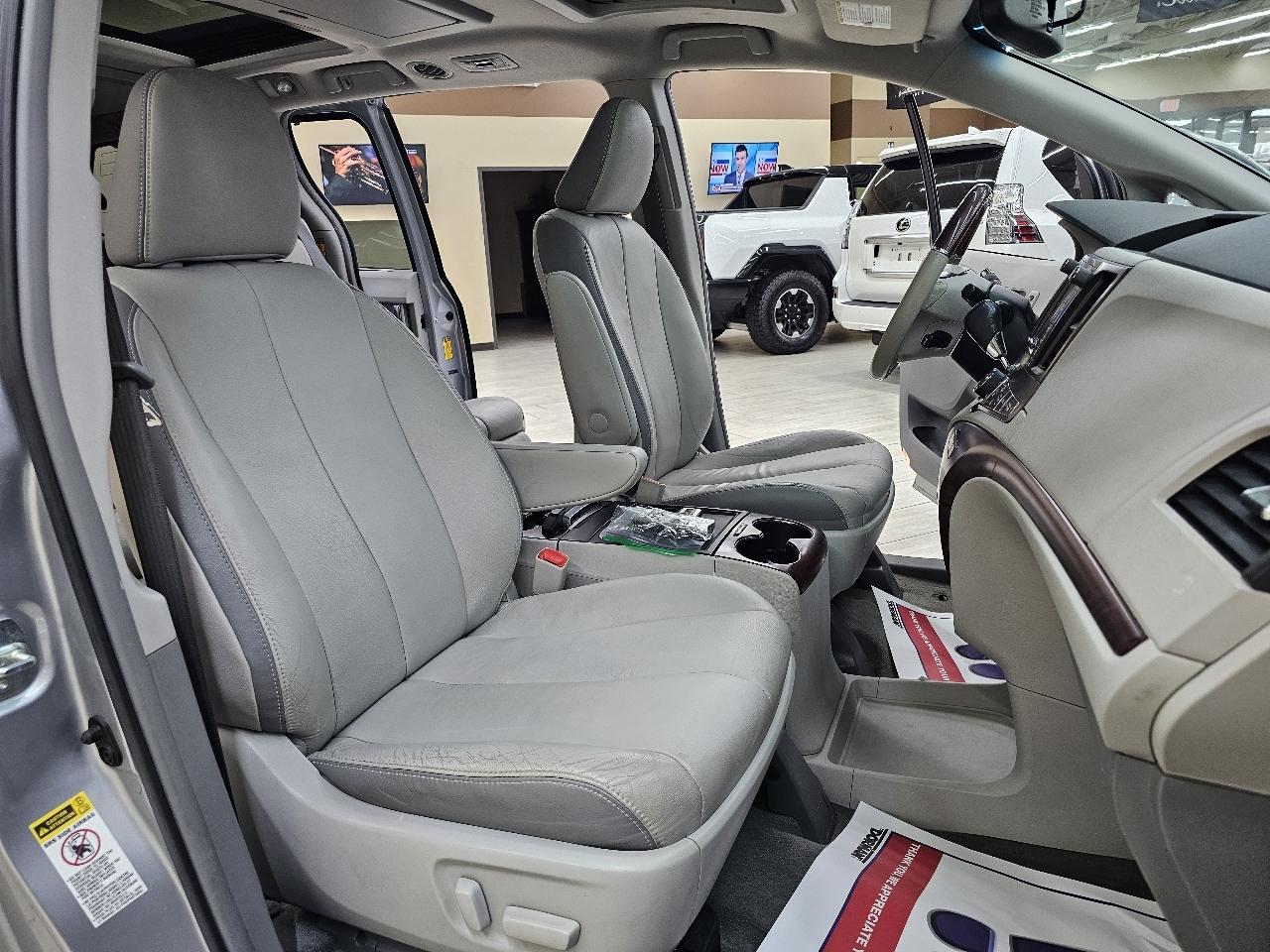 Toyota Sienna XLE FWD 8-Passenger V6 2014