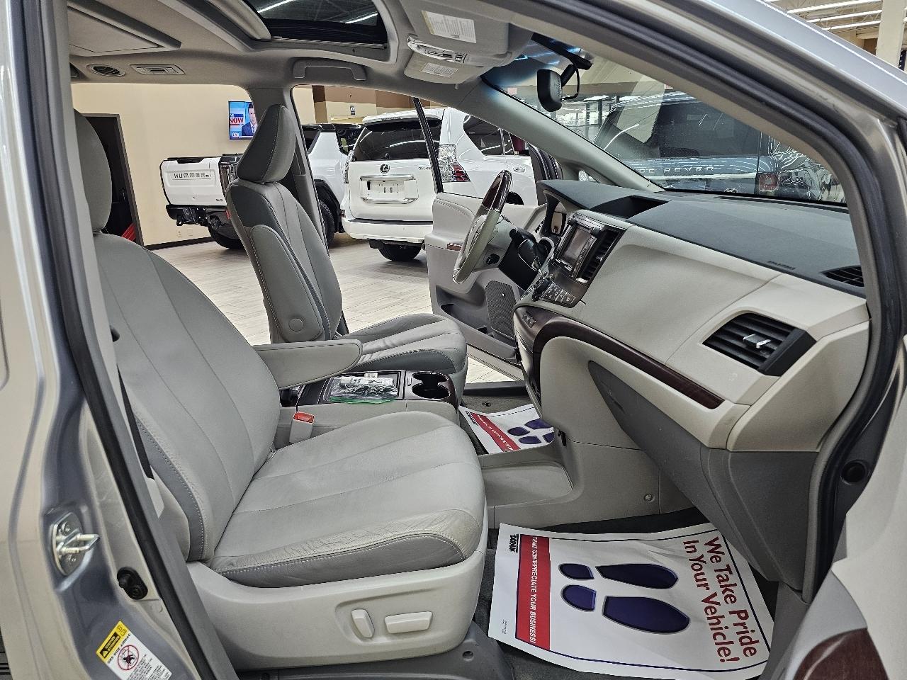 Toyota Sienna XLE FWD 8-Passenger V6 2014