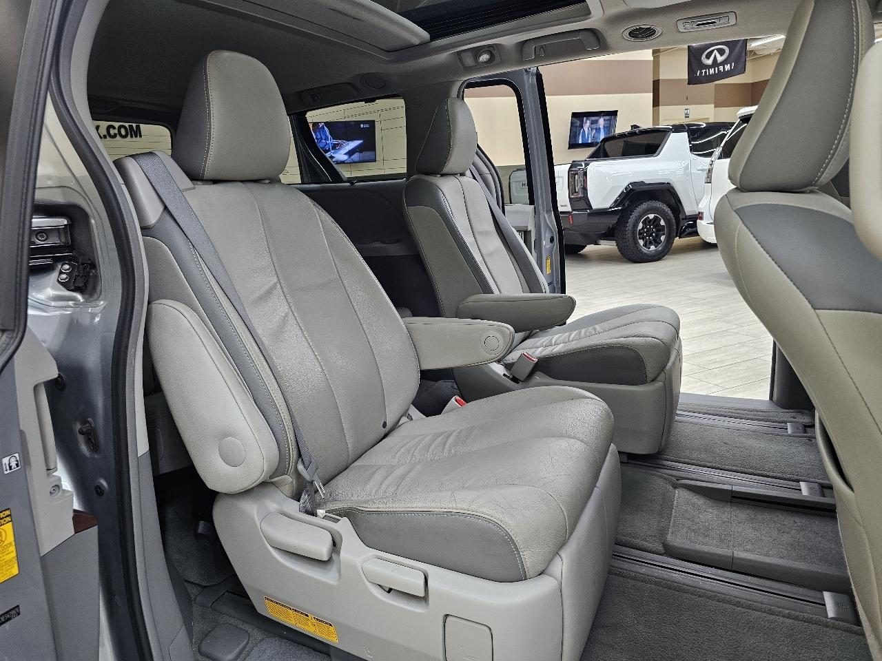 Toyota Sienna XLE FWD 8-Passenger V6 2014