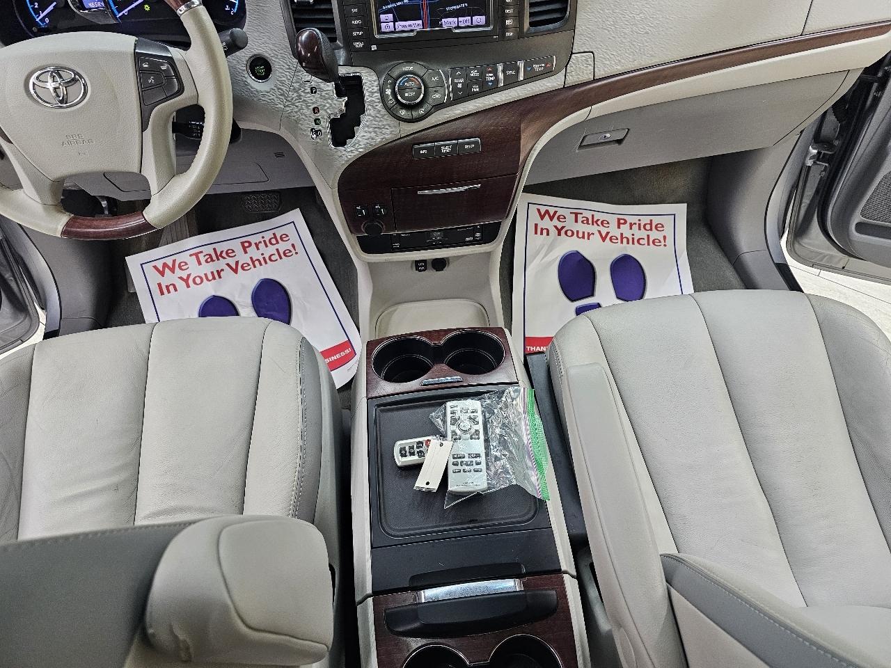 Toyota Sienna XLE FWD 8-Passenger V6 2014