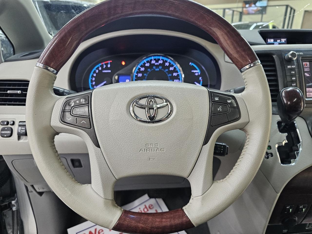 Toyota Sienna XLE FWD 8-Passenger V6 2014