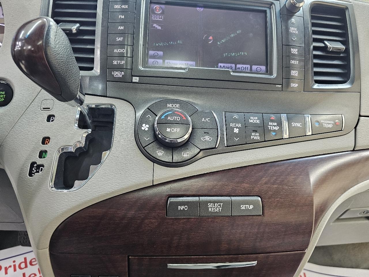 Toyota Sienna XLE FWD 8-Passenger V6 2014