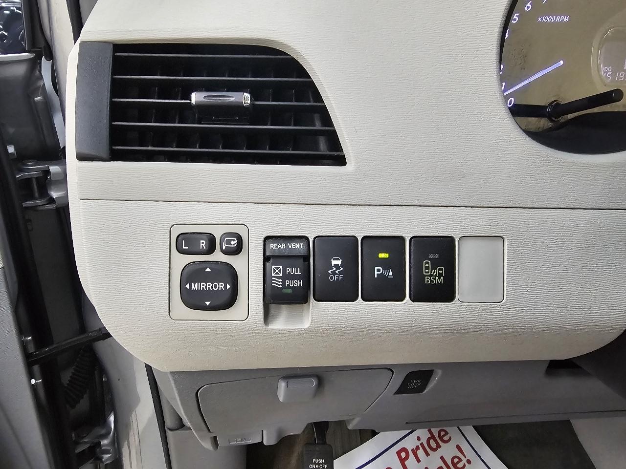 Toyota Sienna XLE FWD 8-Passenger V6 2014