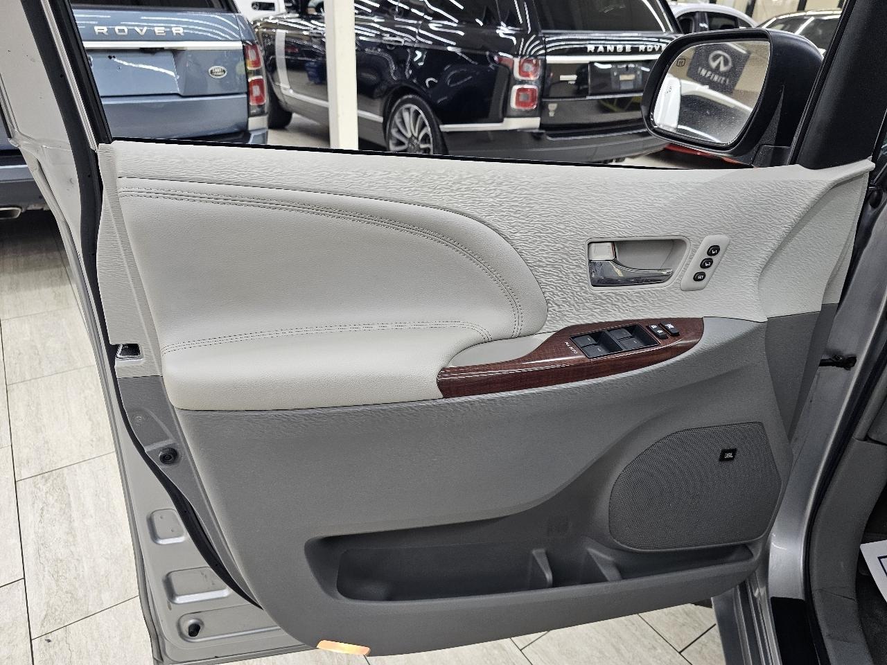 Toyota Sienna XLE FWD 8-Passenger V6 2014