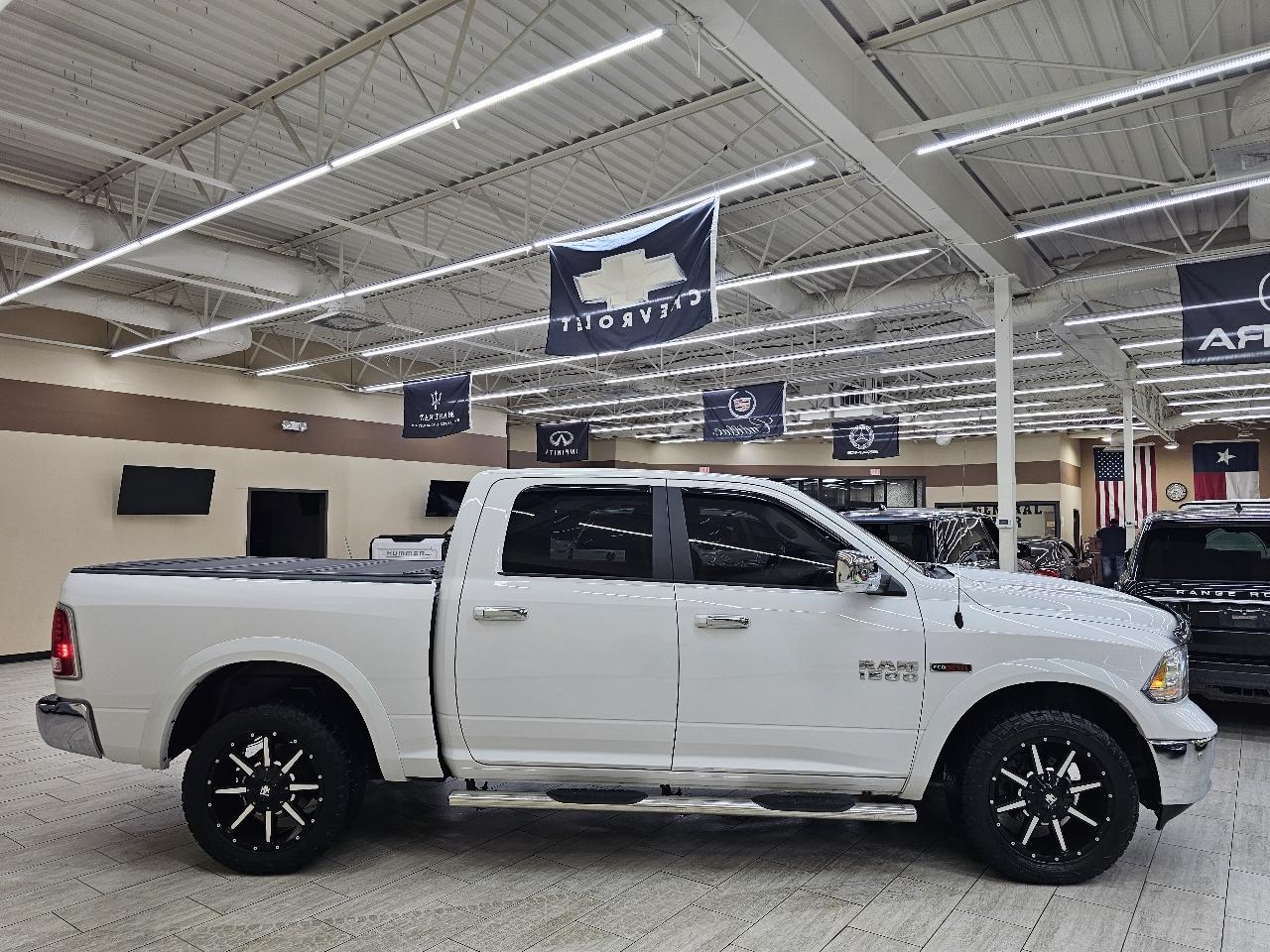 RAM 1500 Laramie Crew Cab SWB 4WD 2017