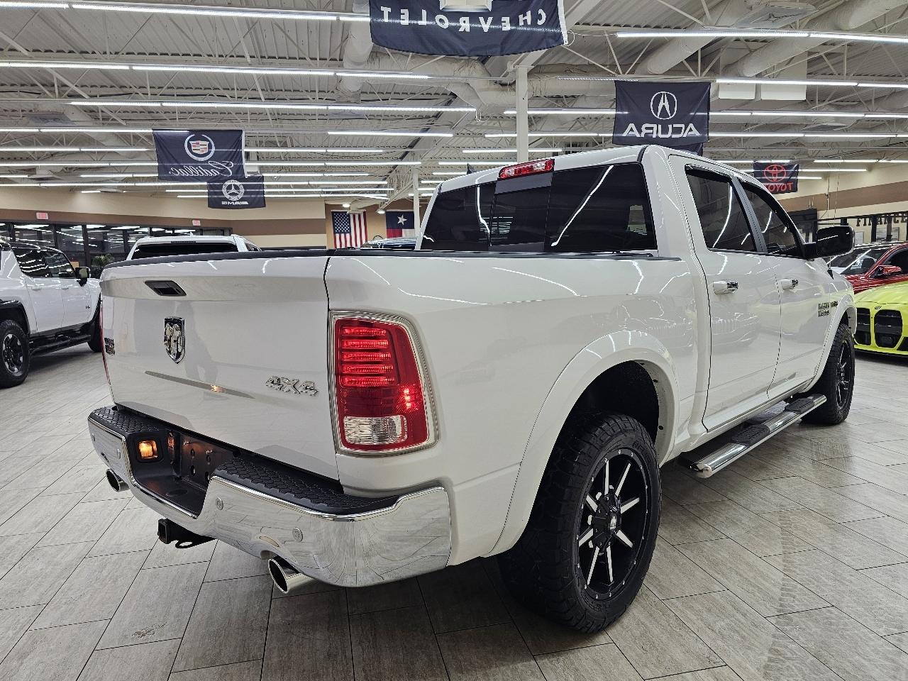 RAM 1500 Laramie Crew Cab SWB 4WD 2017