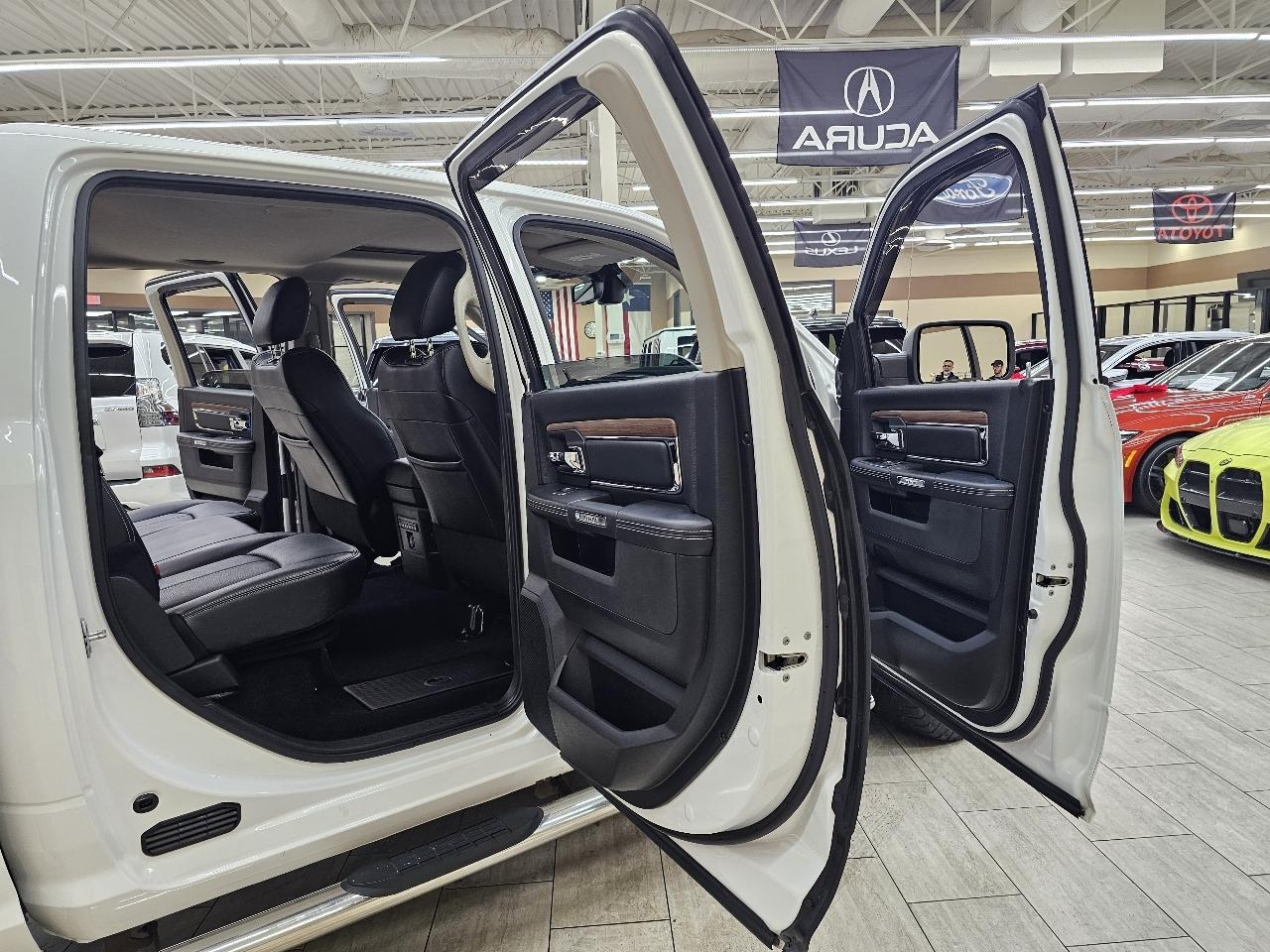 RAM 1500 Laramie Crew Cab SWB 4WD 2017