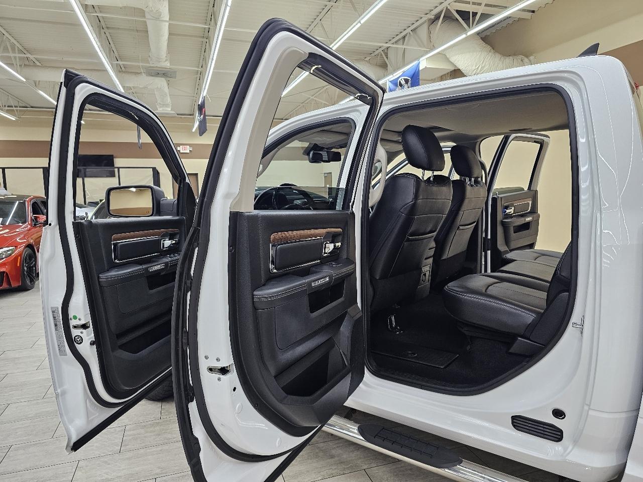 RAM 1500 Laramie Crew Cab SWB 4WD 2017