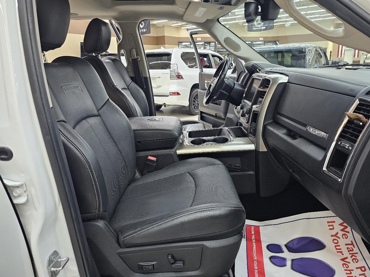 RAM 1500 Laramie Crew Cab SWB 4WD 2017