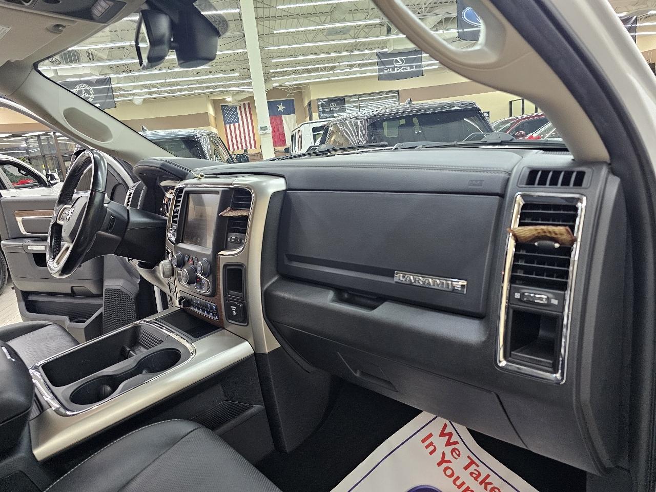 RAM 1500 Laramie Crew Cab SWB 4WD 2017