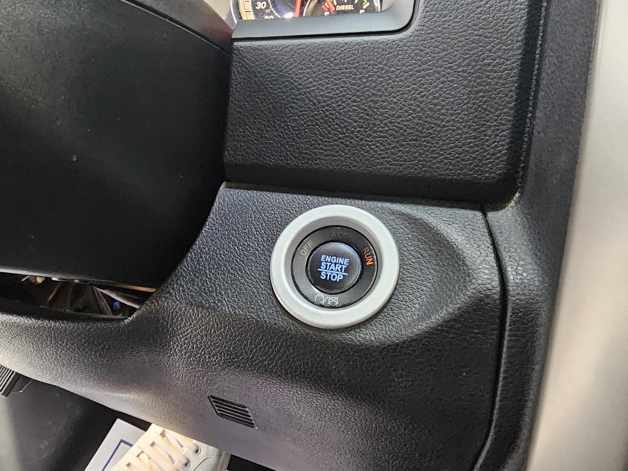 RAM 1500 Laramie Crew Cab SWB 4WD 2017