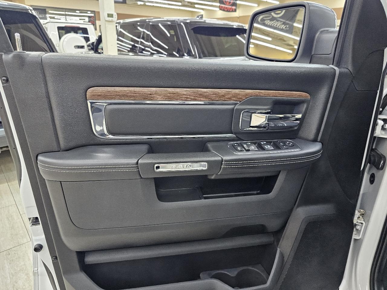 RAM 1500 Laramie Crew Cab SWB 4WD 2017