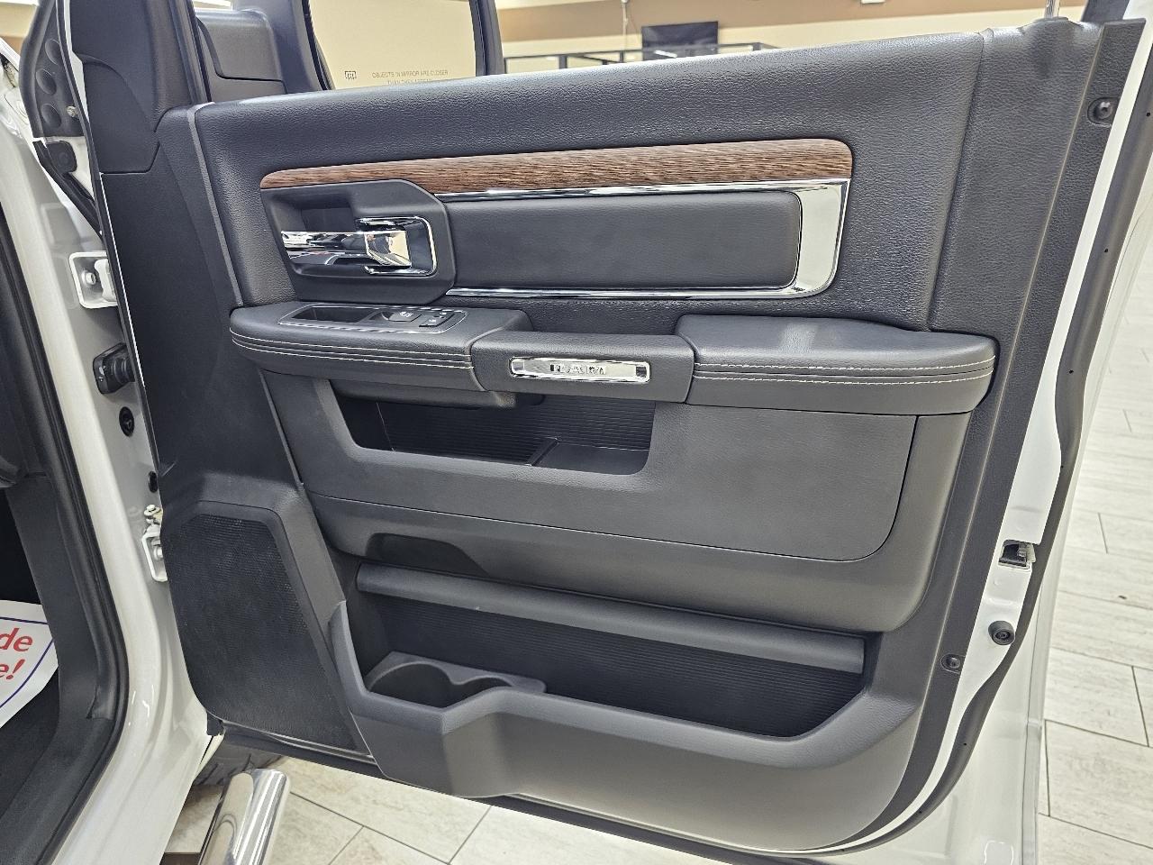 RAM 1500 Laramie Crew Cab SWB 4WD 2017