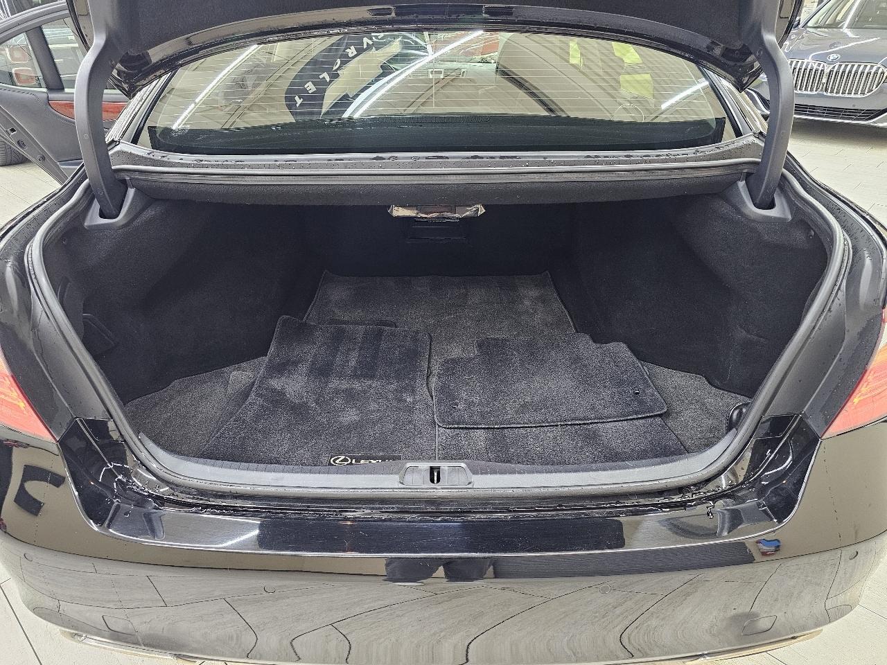 Lexus LS 460 Luxury Sedan AWD 2012