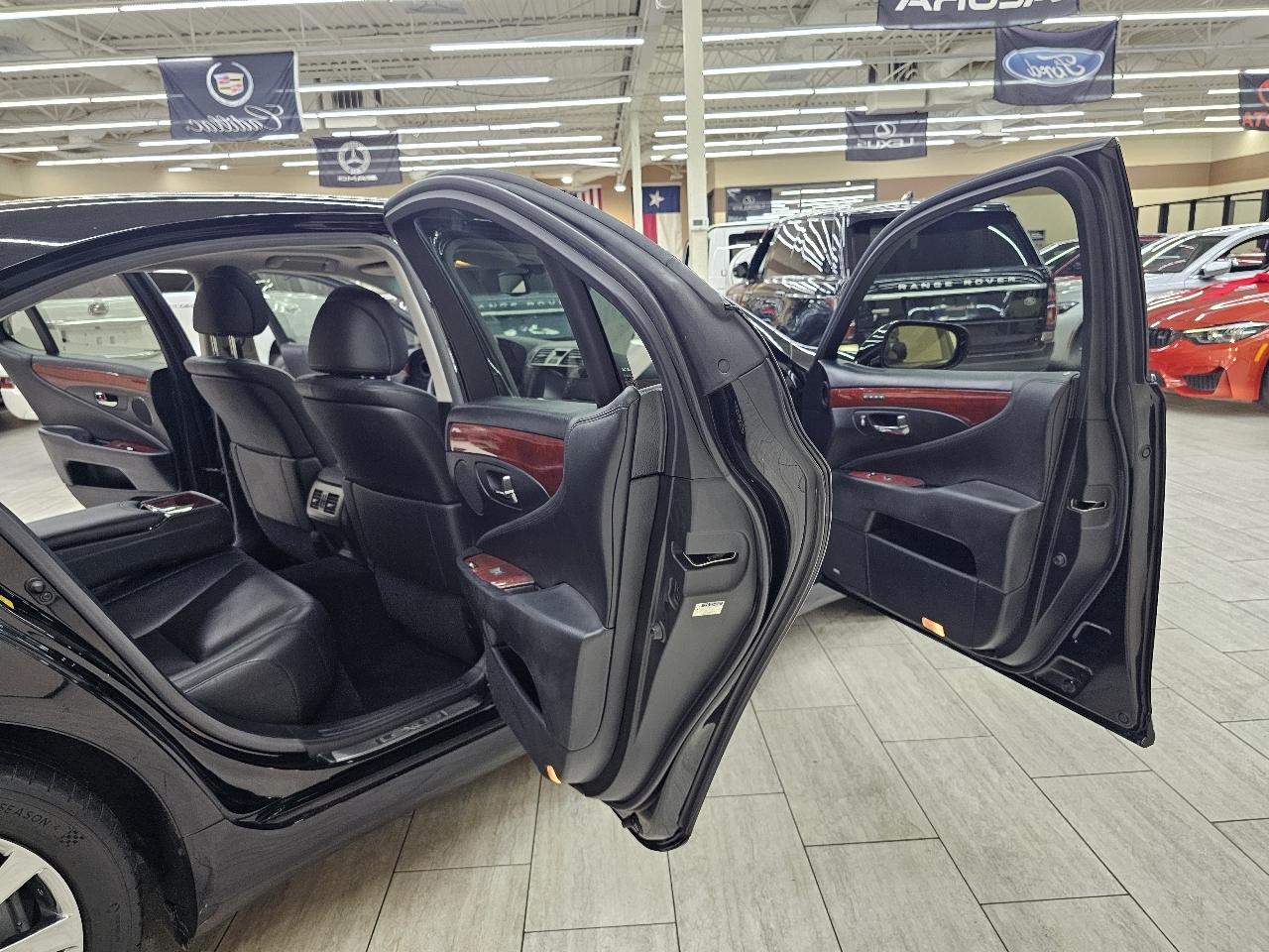 Lexus LS 460 Luxury Sedan AWD 2012