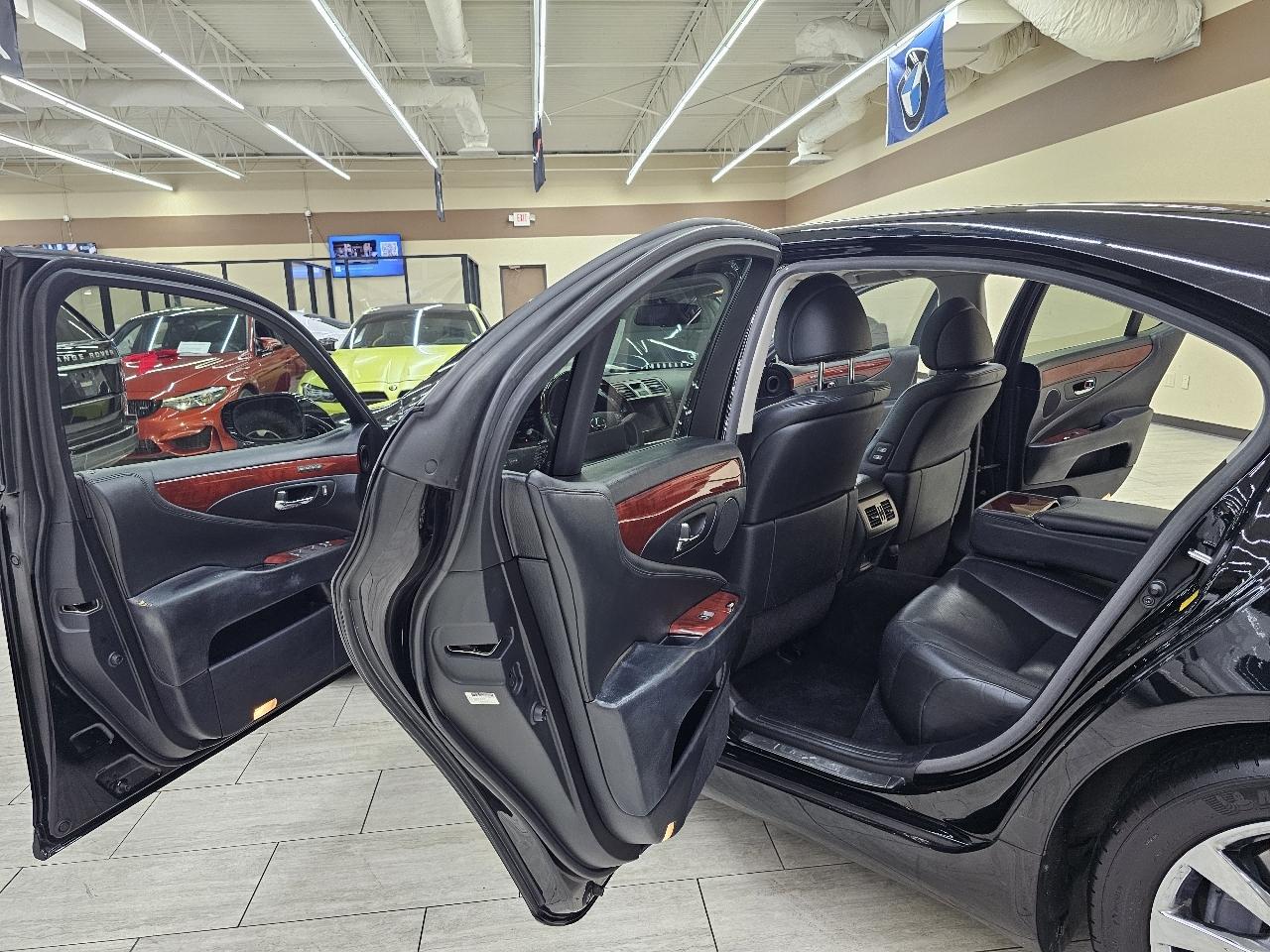 Lexus LS 460 Luxury Sedan AWD 2012