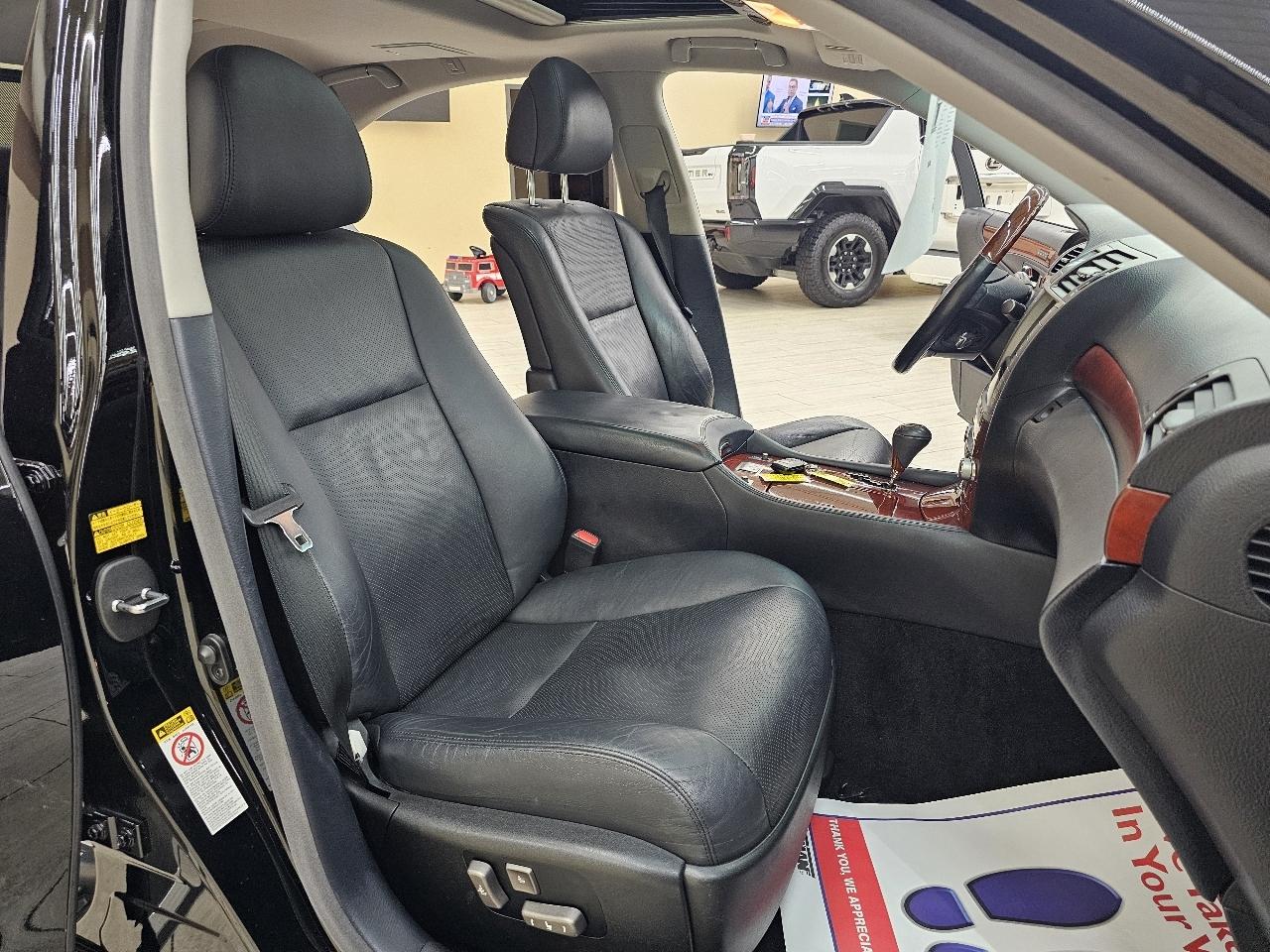 Lexus LS 460 Luxury Sedan AWD 2012