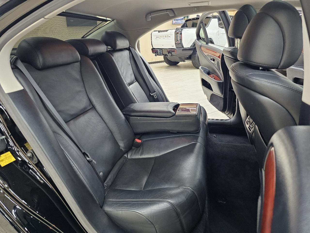 Lexus LS 460 Luxury Sedan AWD 2012