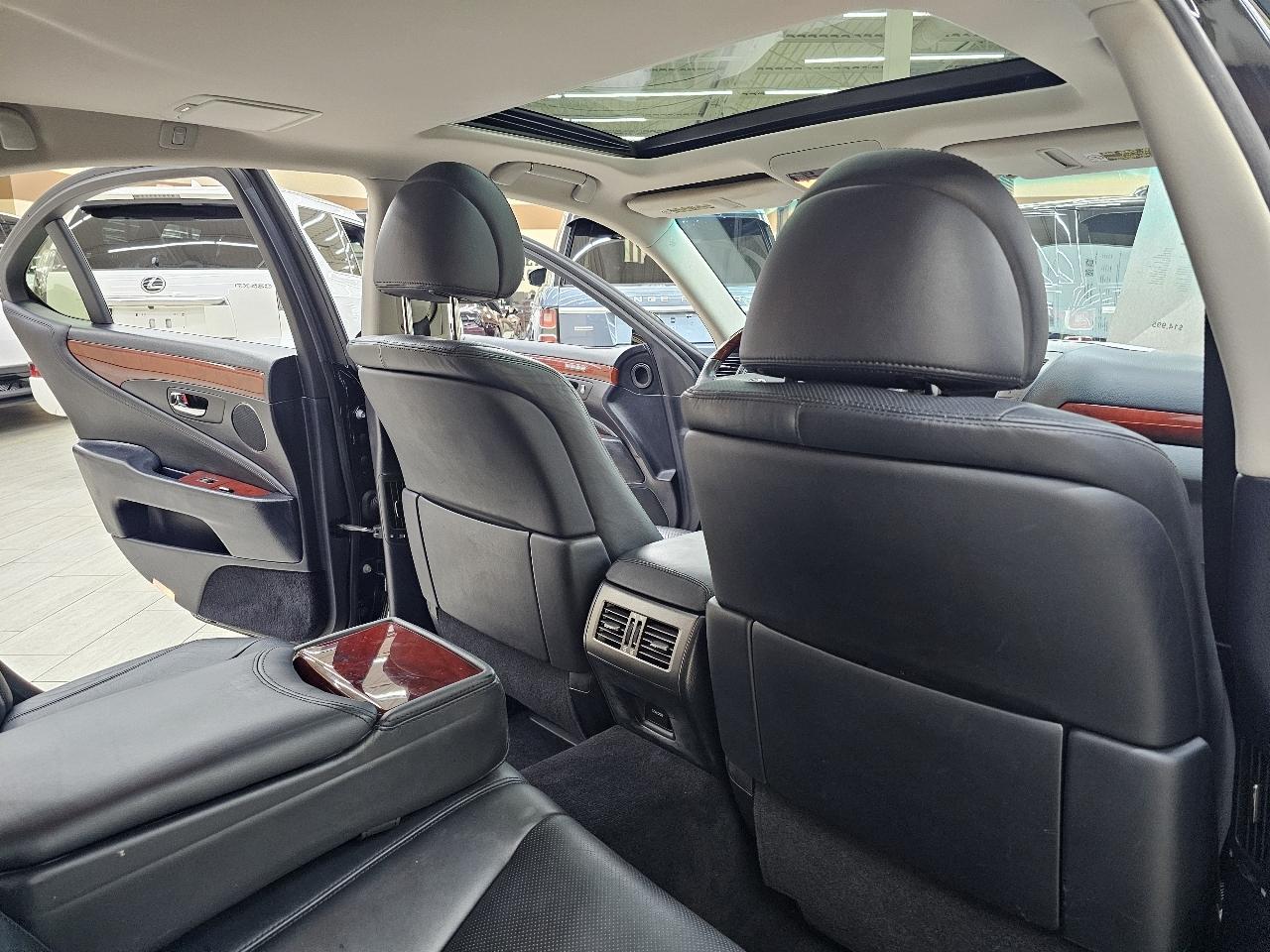 Lexus LS 460 Luxury Sedan AWD 2012