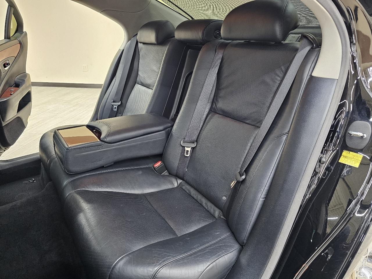 Lexus LS 460 Luxury Sedan AWD 2012