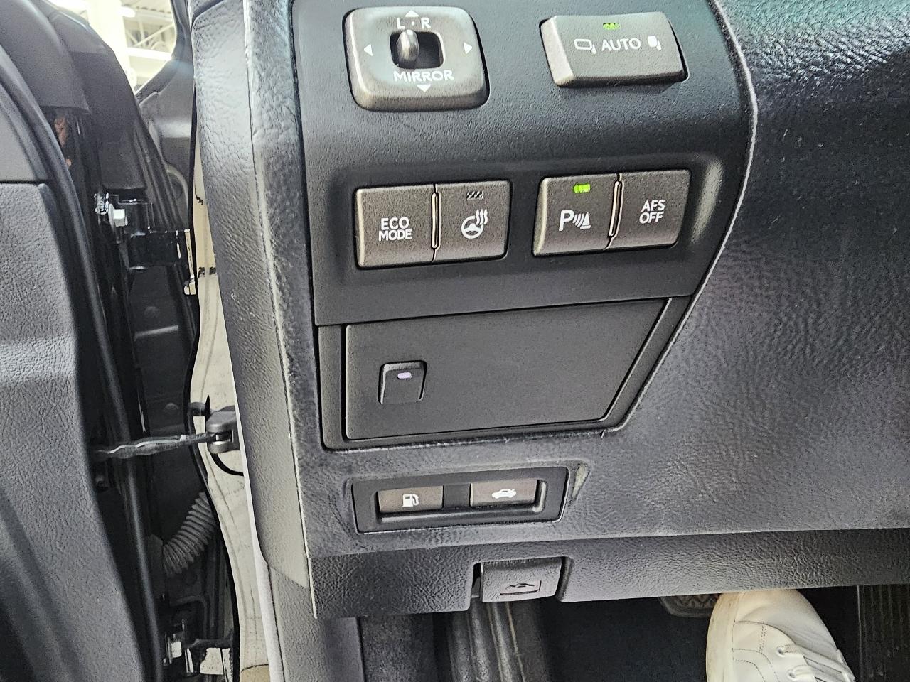 Lexus LS 460 Luxury Sedan AWD 2012