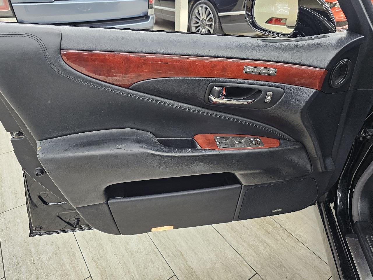 Lexus LS 460 Luxury Sedan AWD 2012