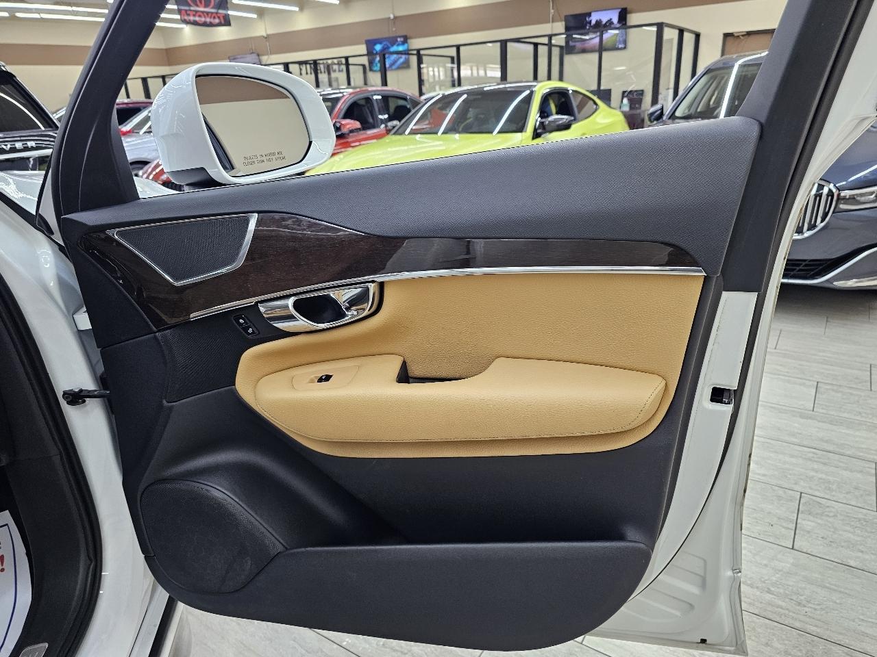 Volvo XC90 T6 Momentum AWD 2016