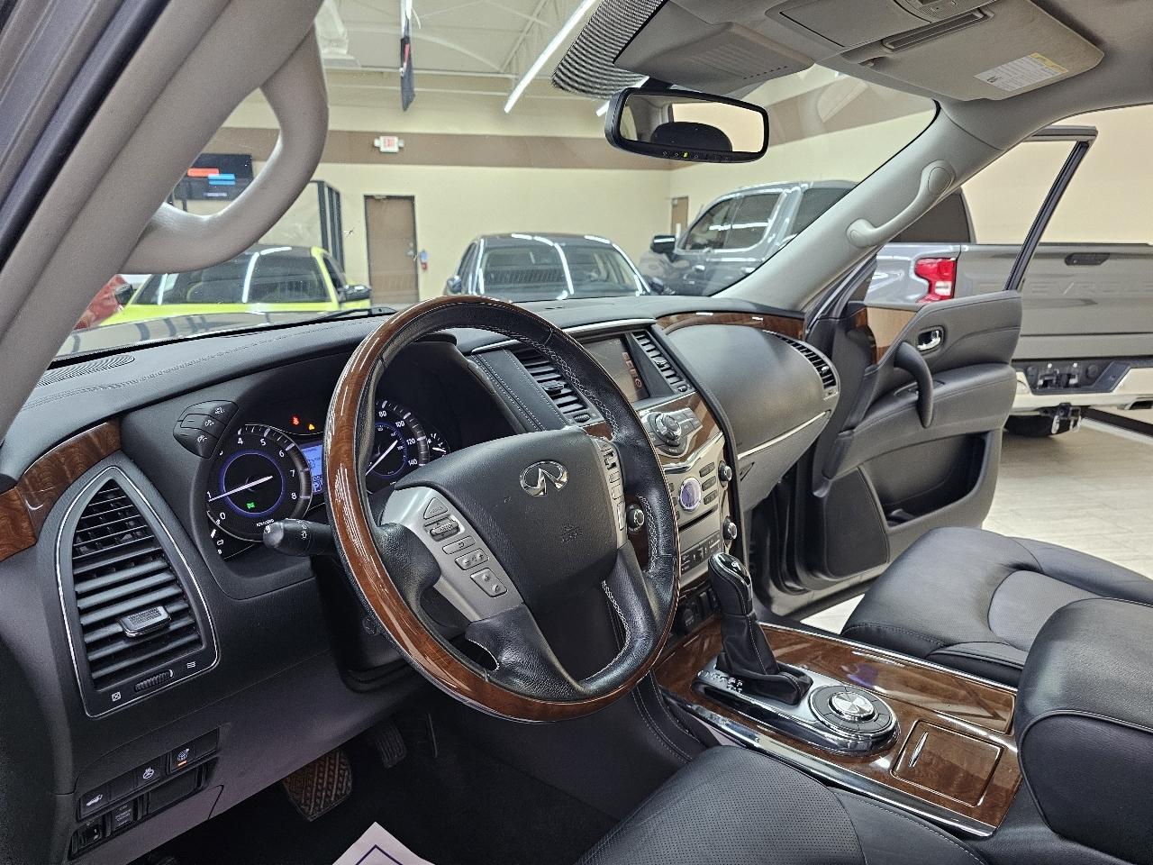 Infiniti QX80 LUXE 2019