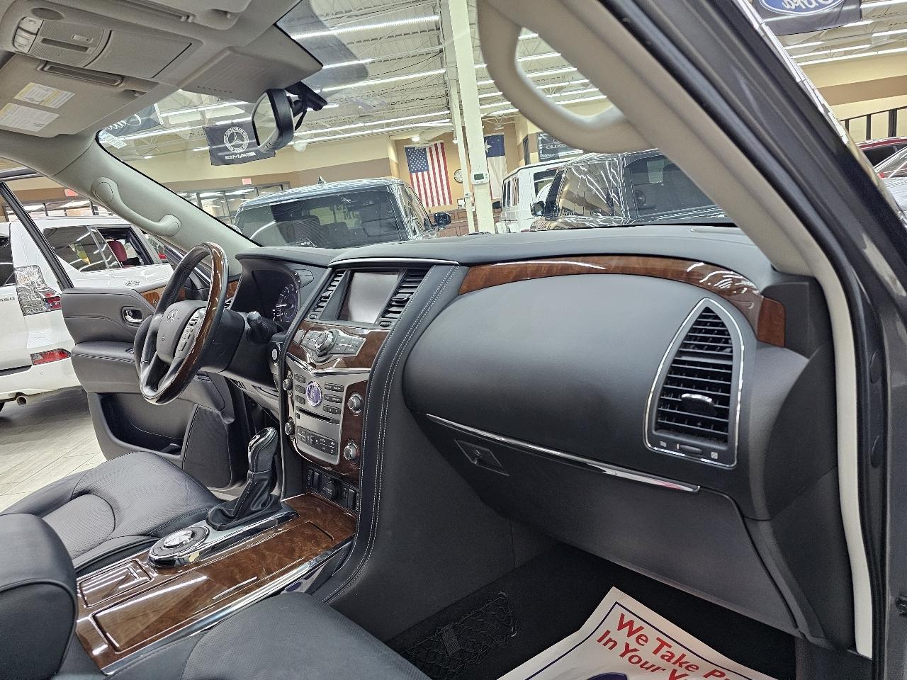 Infiniti QX80 LUXE 2019