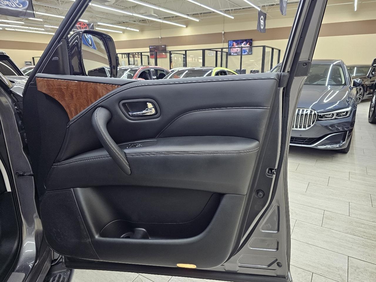 Infiniti QX80 LUXE 2019