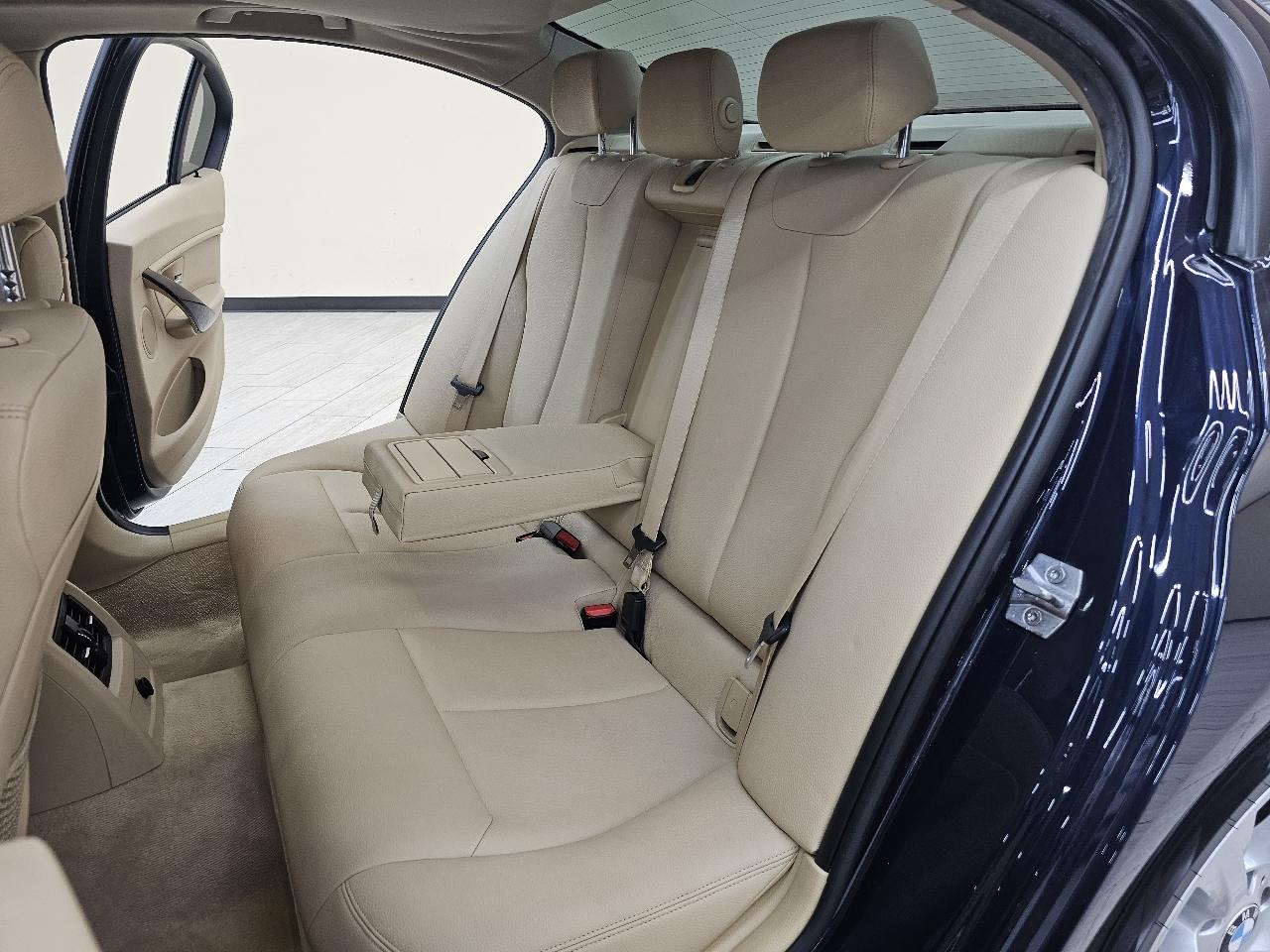 BMW 3-Series 328i Sedan 2015