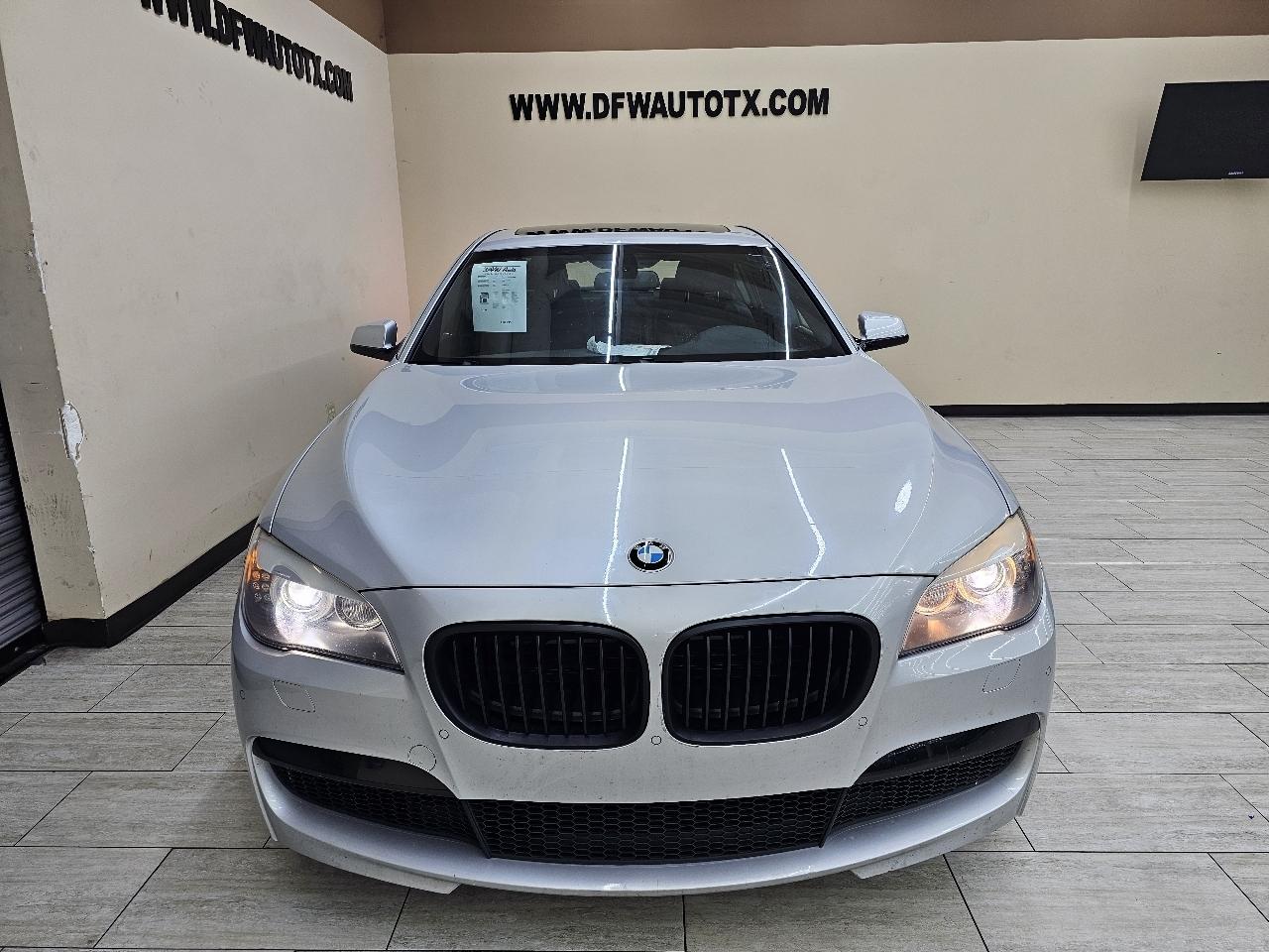 BMW 7-Series 750i xDrive Sedan 2012