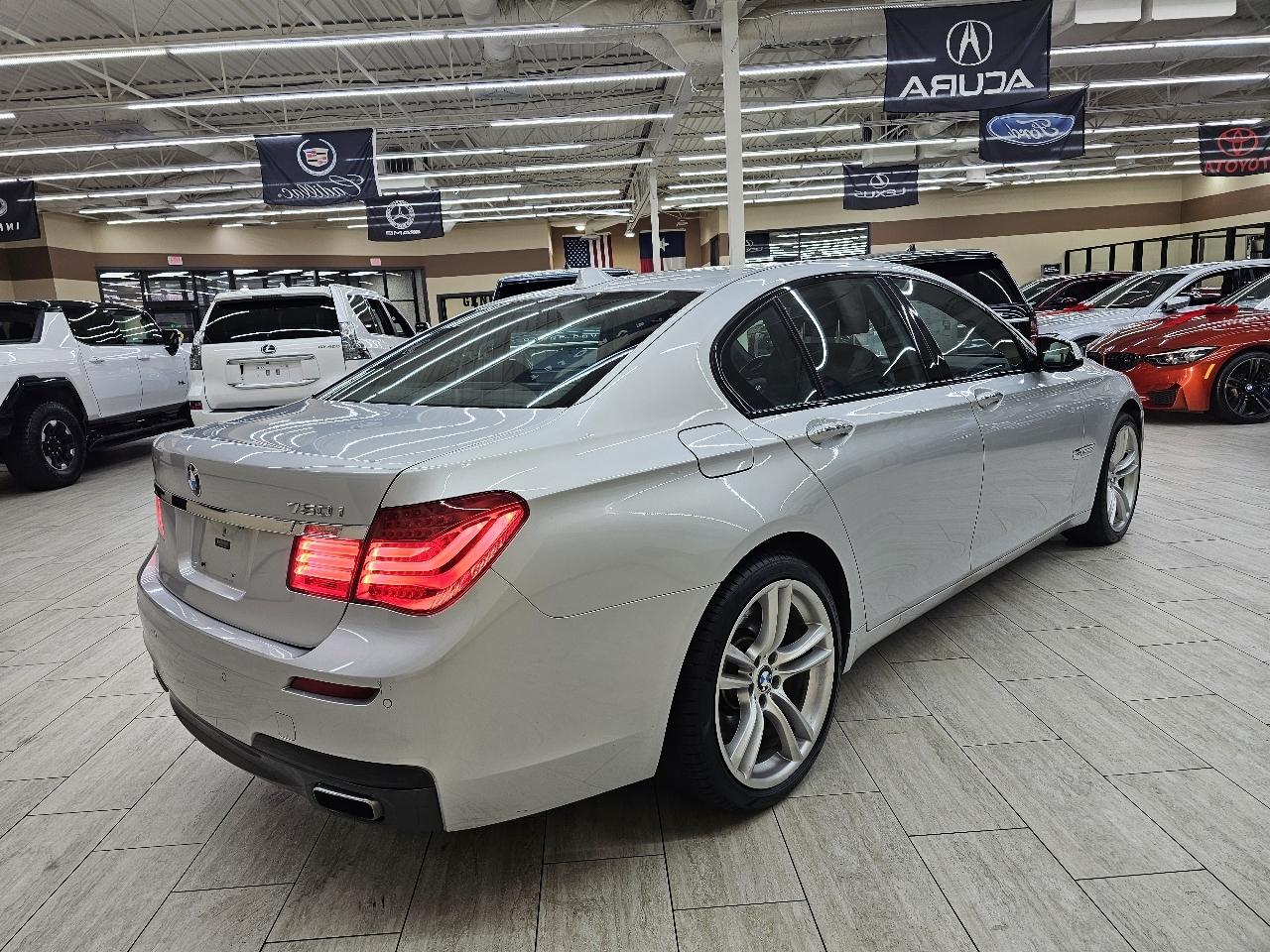 BMW 7-Series 750i xDrive Sedan 2012