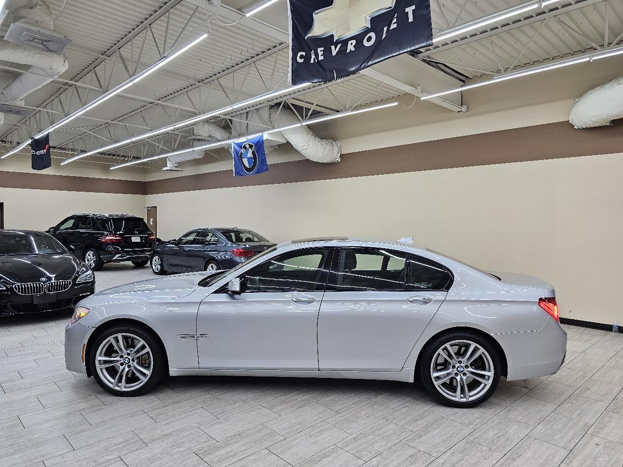 BMW 7-Series 750i xDrive Sedan 2012