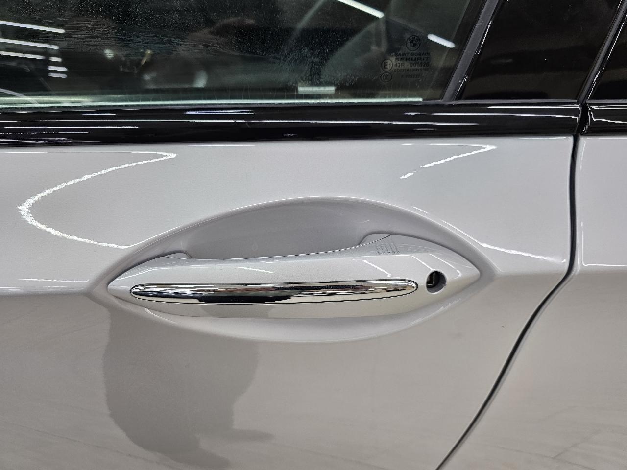 BMW 7-Series 750i xDrive Sedan 2012