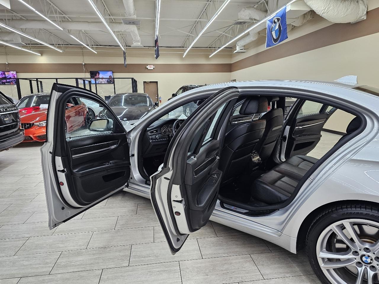 BMW 7-Series 750i xDrive Sedan 2012