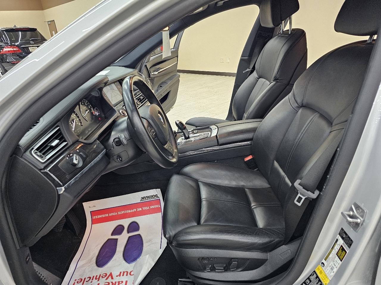 BMW 7-Series 750i xDrive Sedan 2012