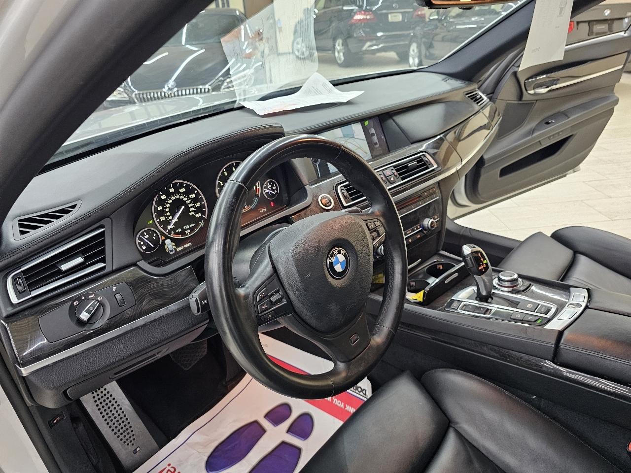 BMW 7-Series 750i xDrive Sedan 2012