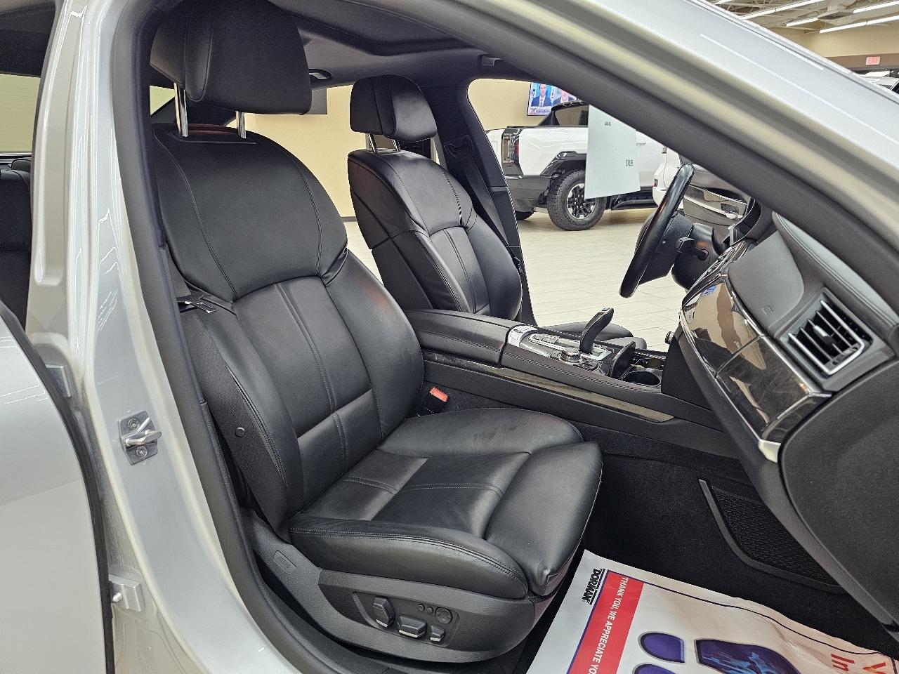 BMW 7-Series 750i xDrive Sedan 2012