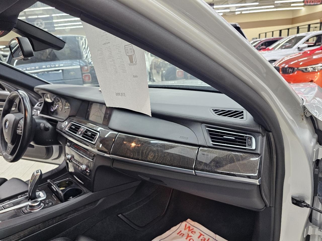 BMW 7-Series 750i xDrive Sedan 2012