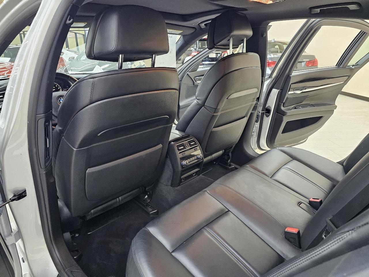 BMW 7-Series 750i xDrive Sedan 2012