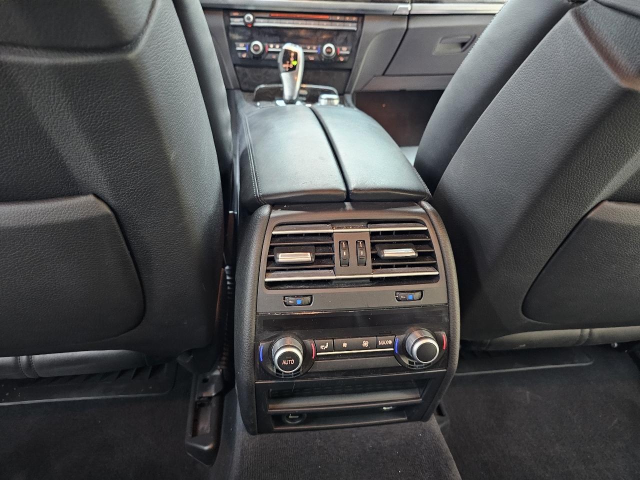 BMW 7-Series 750i xDrive Sedan 2012