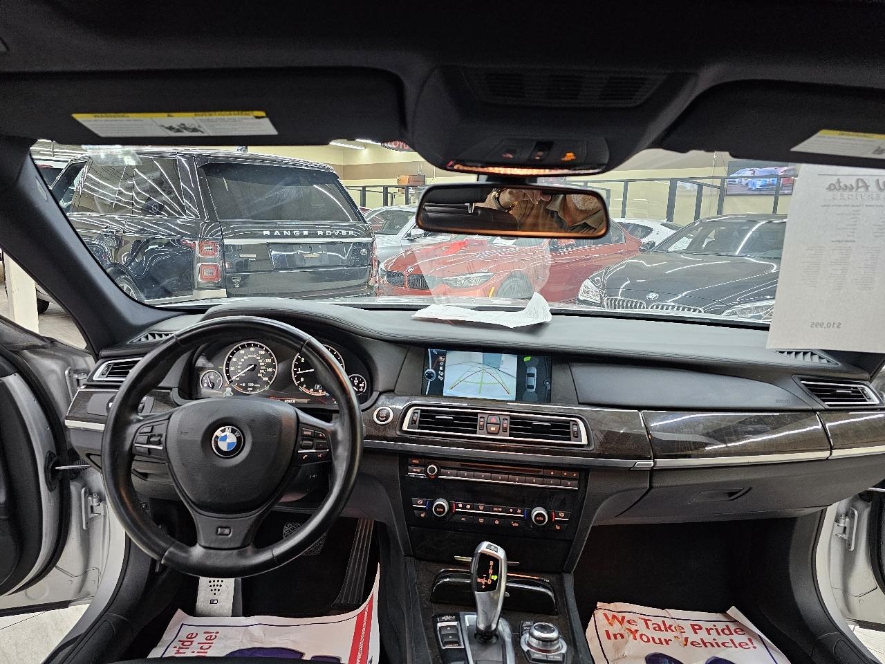 BMW 7-Series 750i xDrive Sedan 2012