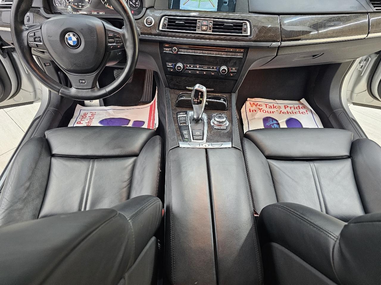 BMW 7-Series 750i xDrive Sedan 2012